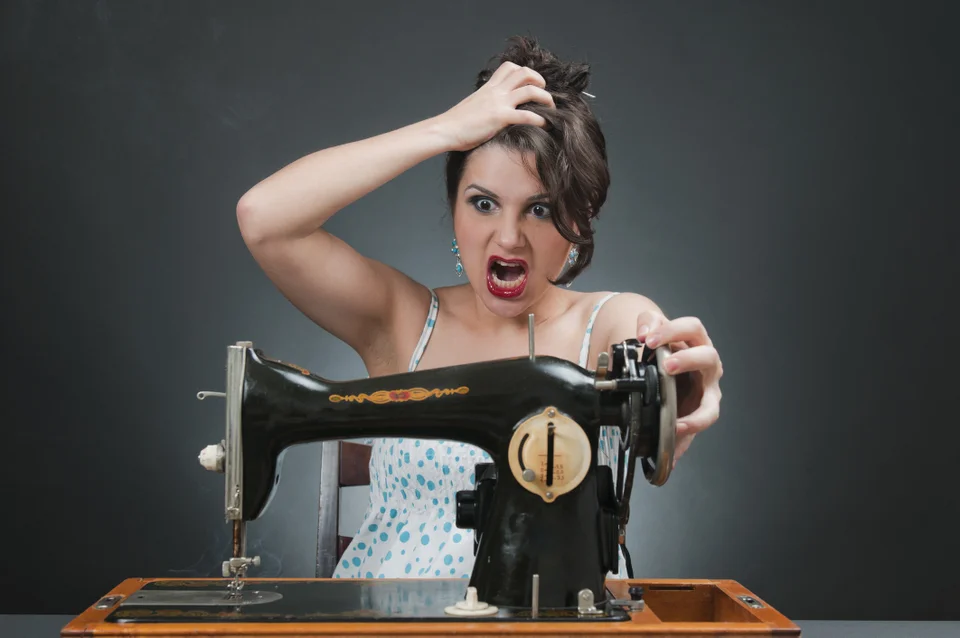 Sua Máquina de Costura Parou? 5 Passos de Manutenção Preventiva que Evitam 80% dos Problemas (e Salvam Seu Prazo de Entrega)